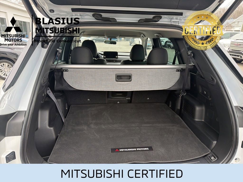 Used 2023 Mitsubishi Outlander 4WD Plug-In Hybrid image 14
