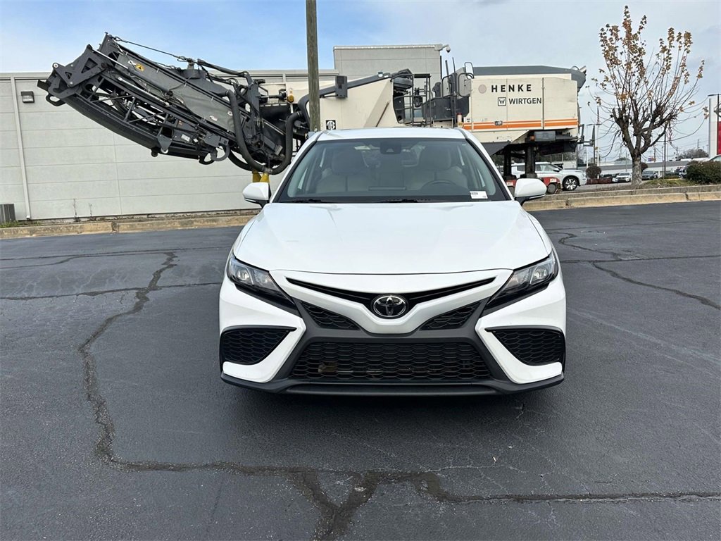 Used 2024 Toyota Camry SE image 2