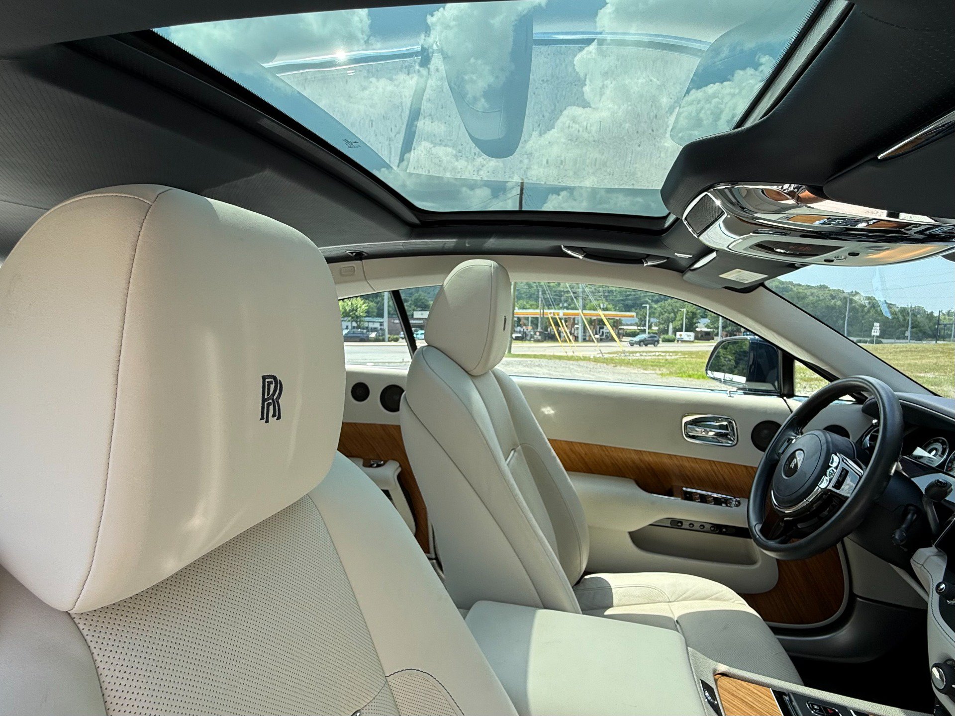 Used 2015 Rolls-Royce Wraith RWD image 21