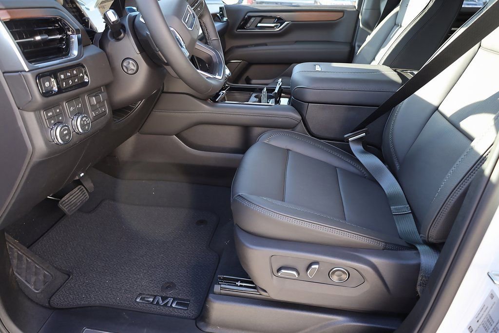 New 2026 GMC Yukon XL Denali w/ Denali Reserve Package image 11