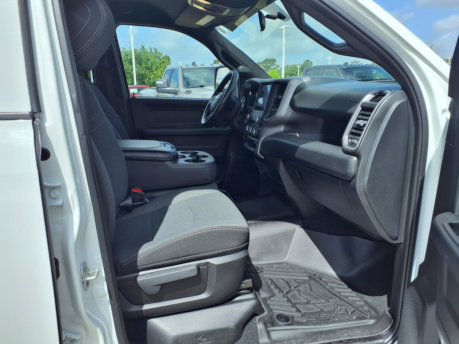 Used 2024 RAM 3500 Tradesman w/ Chrome Appearance Group AWD/4WD image 8