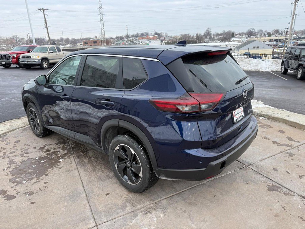Used 2024 Nissan Rogue SV image 10