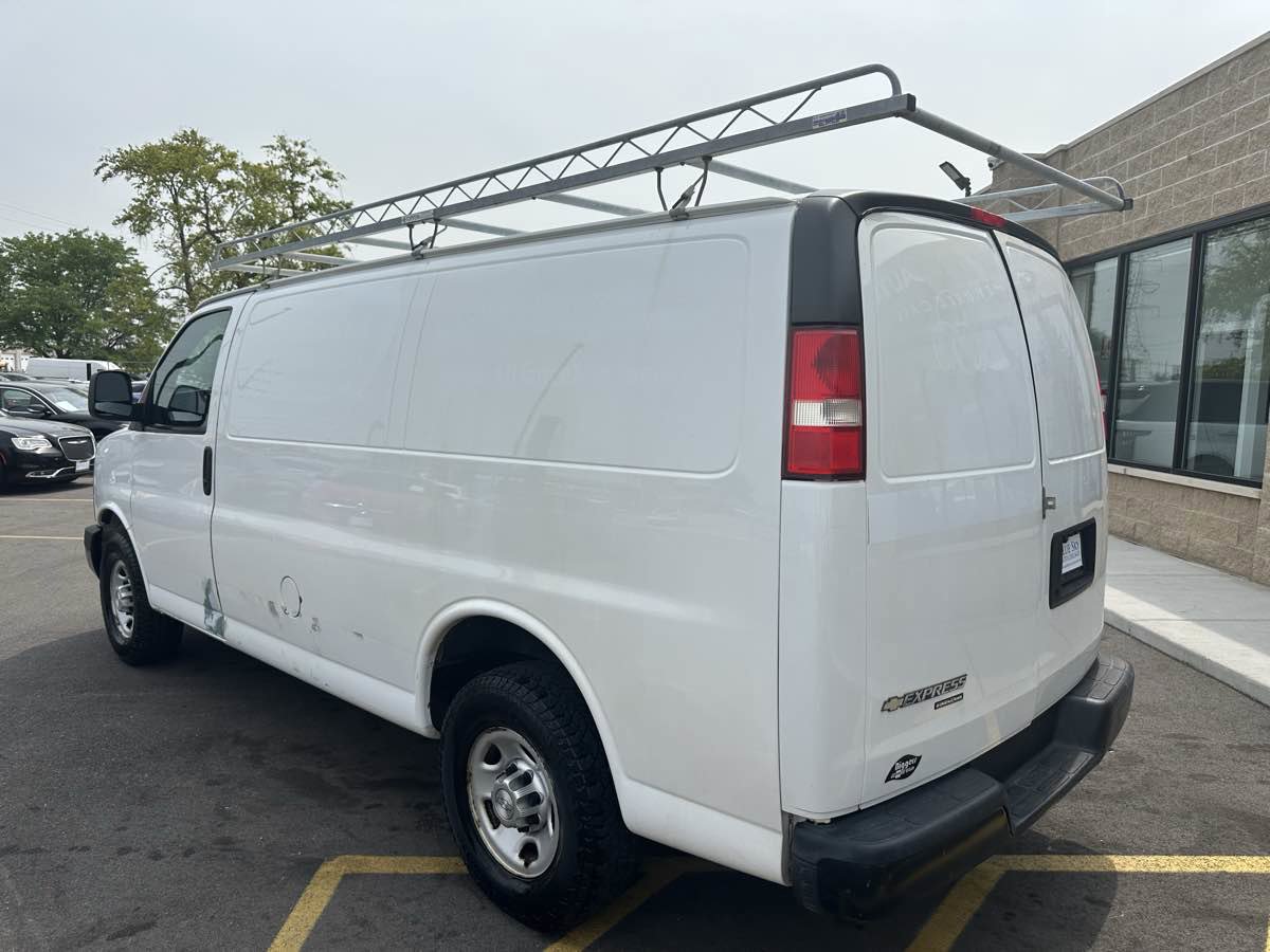 Used 2015 Chevrolet Express 2500 image 7