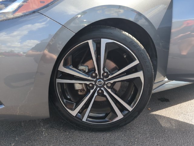 Certified 2022 Nissan Sentra SR w/ SR Premium Package FWD image 47