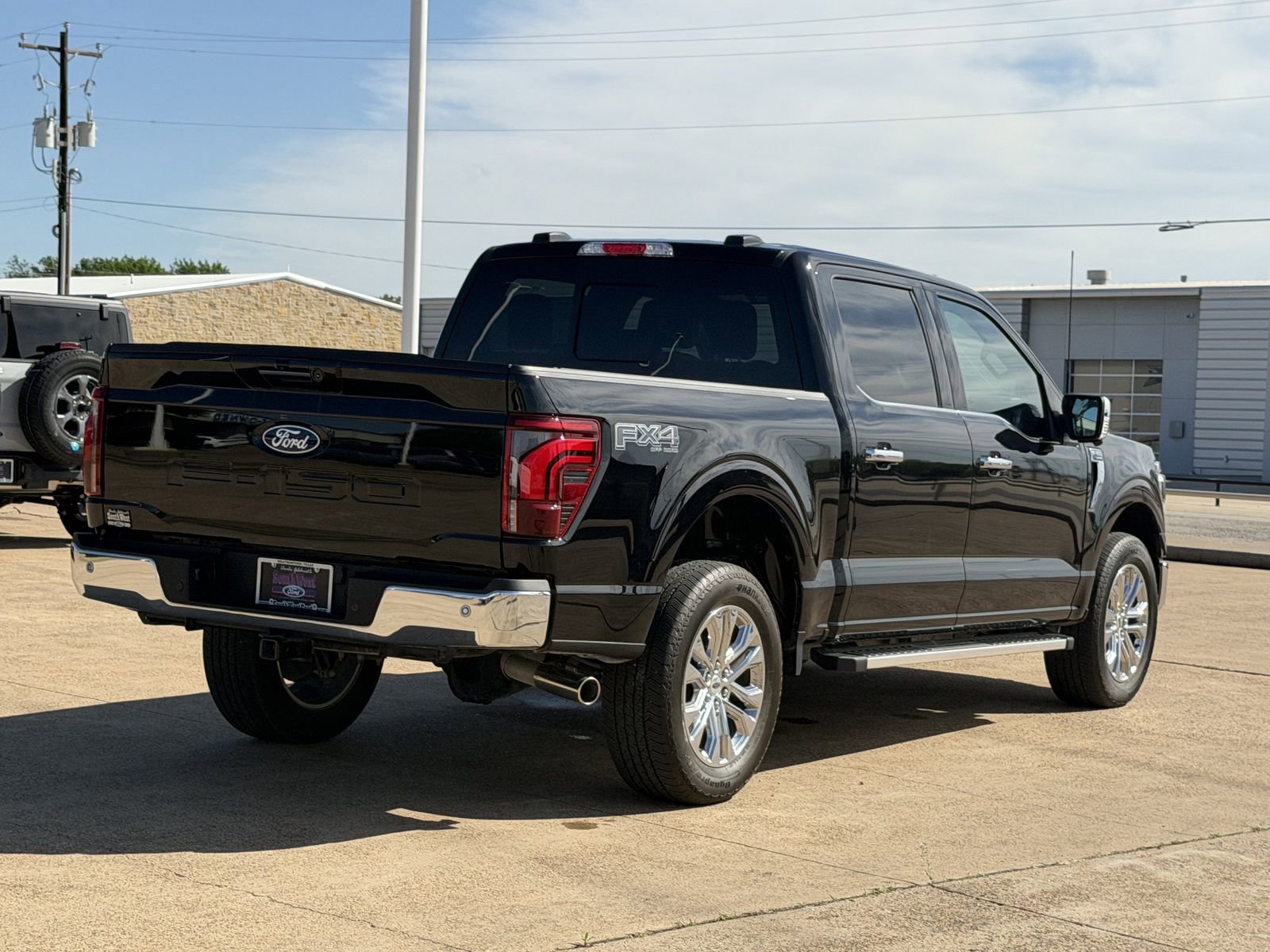 Used 2024 Ford F150 Lariat w/ FX4 Off-Road Package image 4