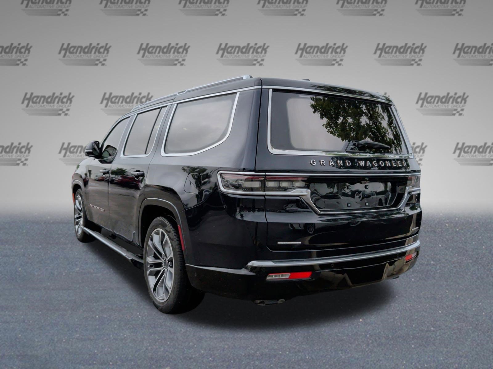 Used 2023 Jeep Grand Wagoneer Series III image 9