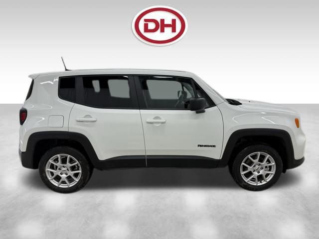 Used 2023 Jeep Renegade Latitude image 2