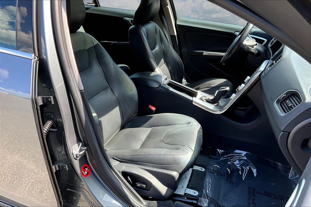 Used 2017 Volvo V60 T5 Premier w/ Convenience Package FWD image 30