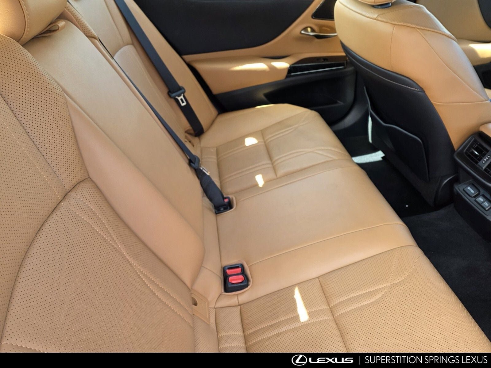 Used 2024 Lexus ES 300h w/ Accessory Package (Z2) FWD image 29