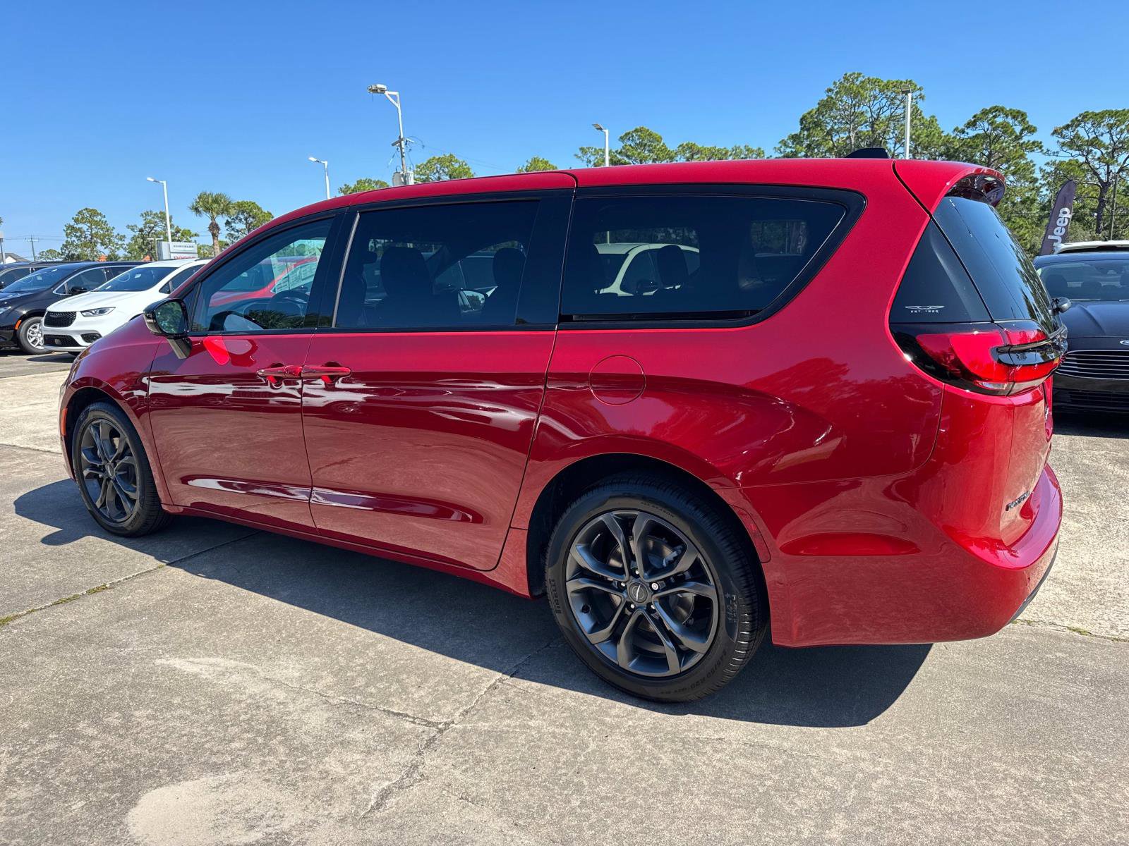 New 2026 Chrysler Pacifica Select image 5