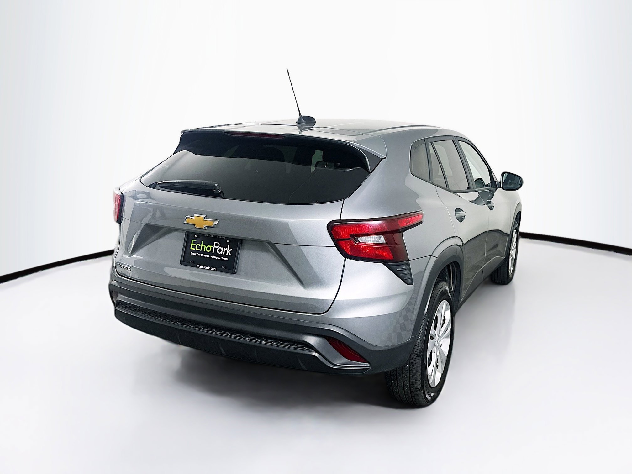 Used 2025 Chevrolet Trax LS image 9