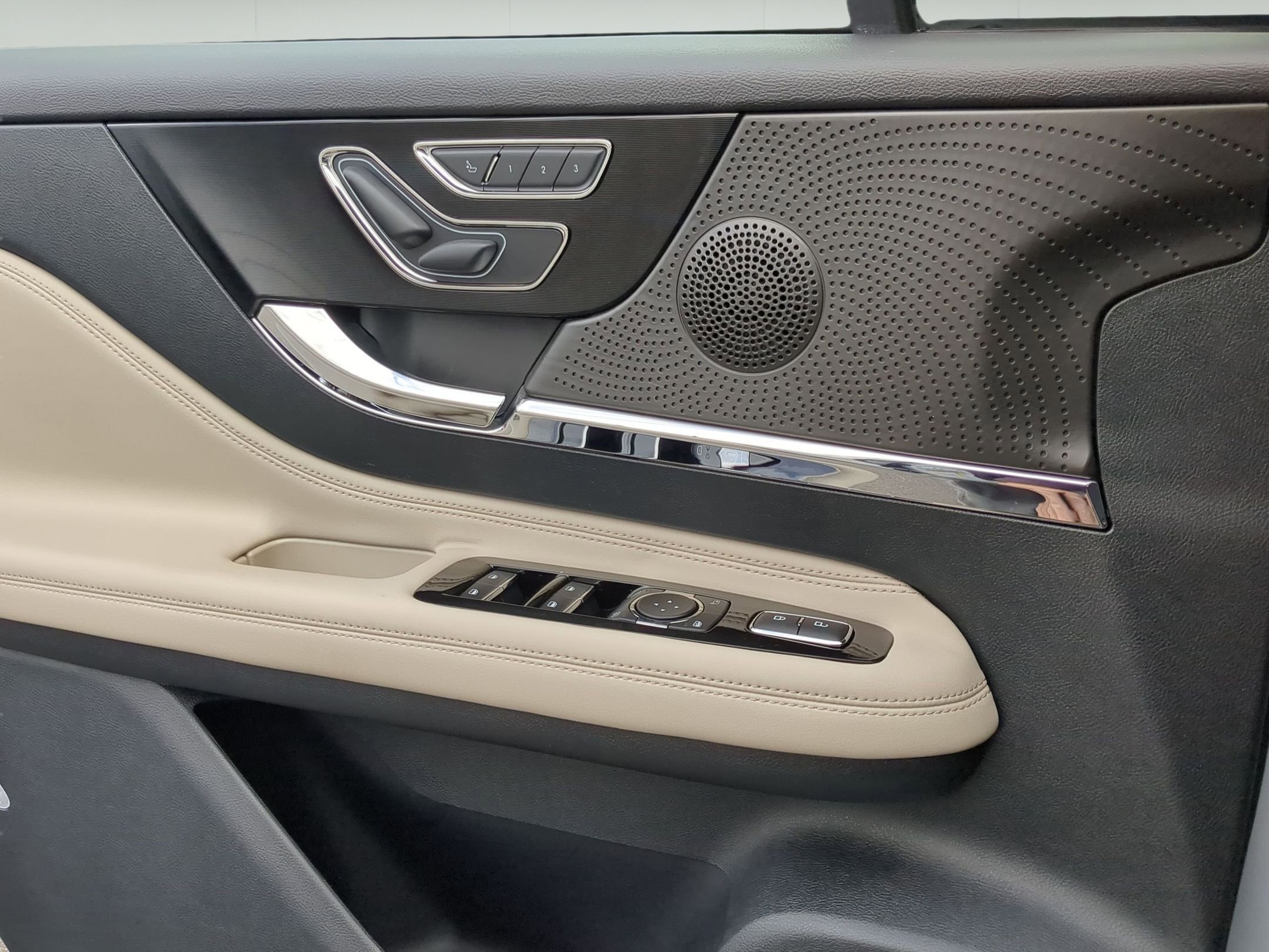New 2026 Lincoln Corsair Reserve FWD image 12