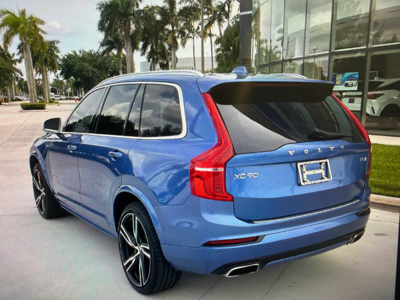 Used 2018 Volvo XC90 T5 R-Design w/ Convenience Package FWD image 4