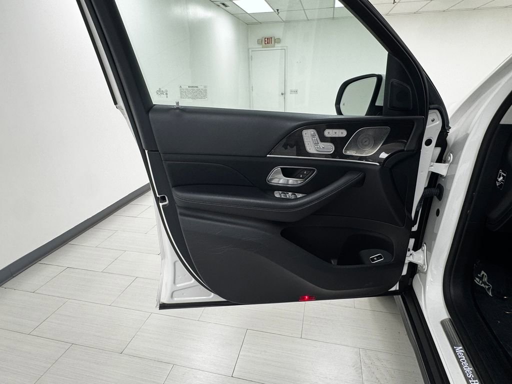 Used 2022 Mercedes-Benz GLS 450 4MATIC image 9