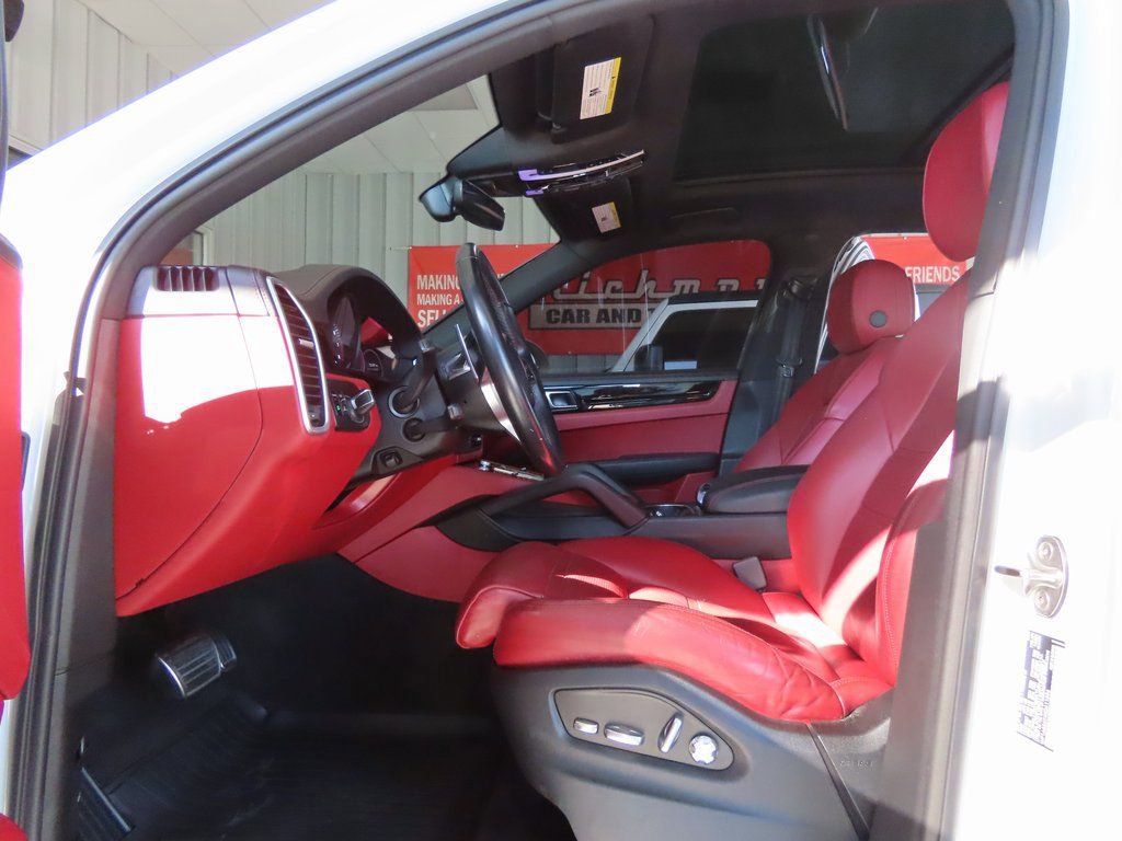 Used 2019 Porsche Cayenne image 21