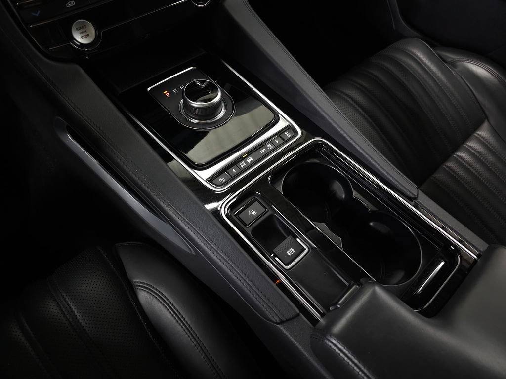 Used 2019 Jaguar F-PACE Portfolio AWD/4WD image 36