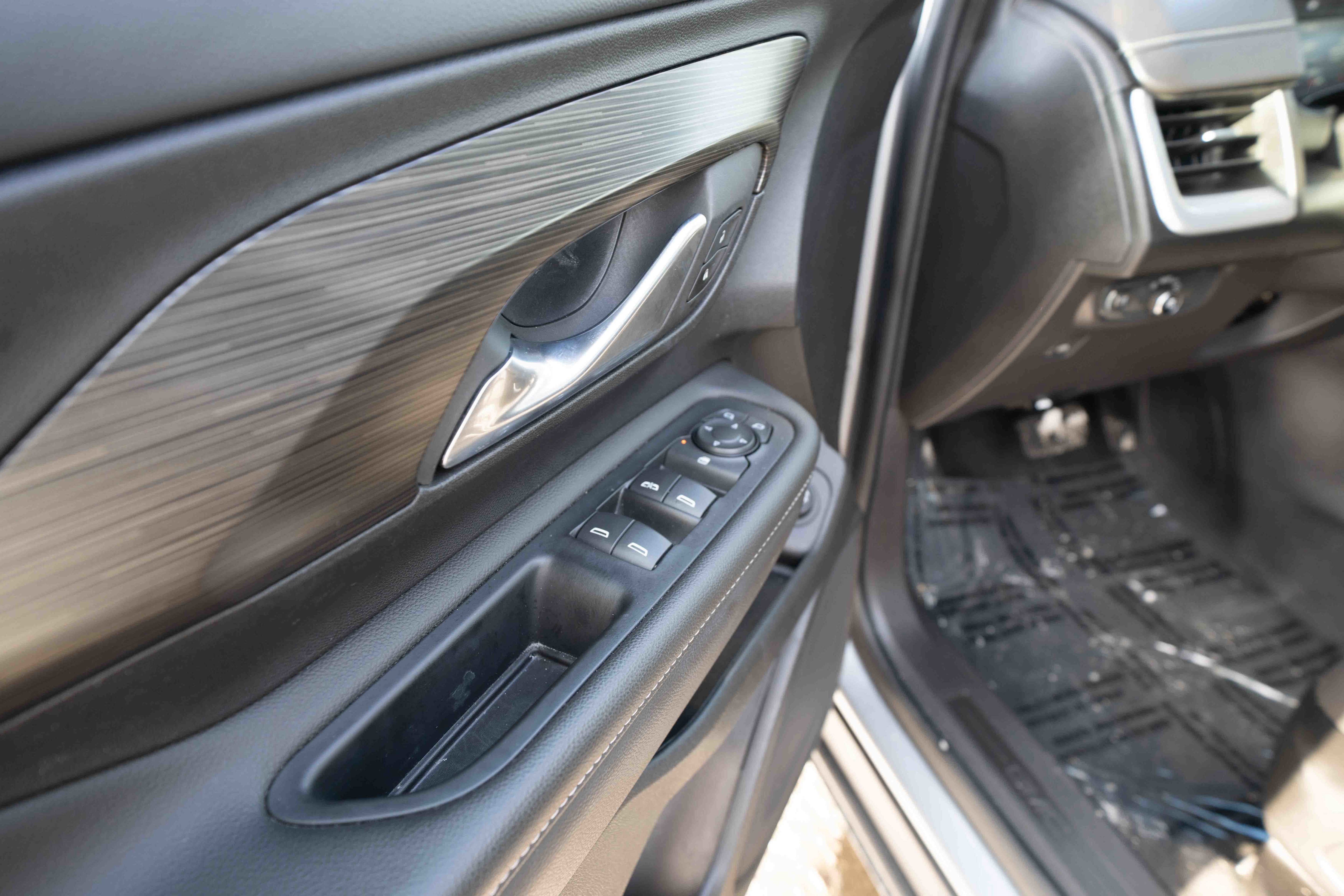 Used 2023 GMC Terrain SLE w/ Driver Convenience Package image 7