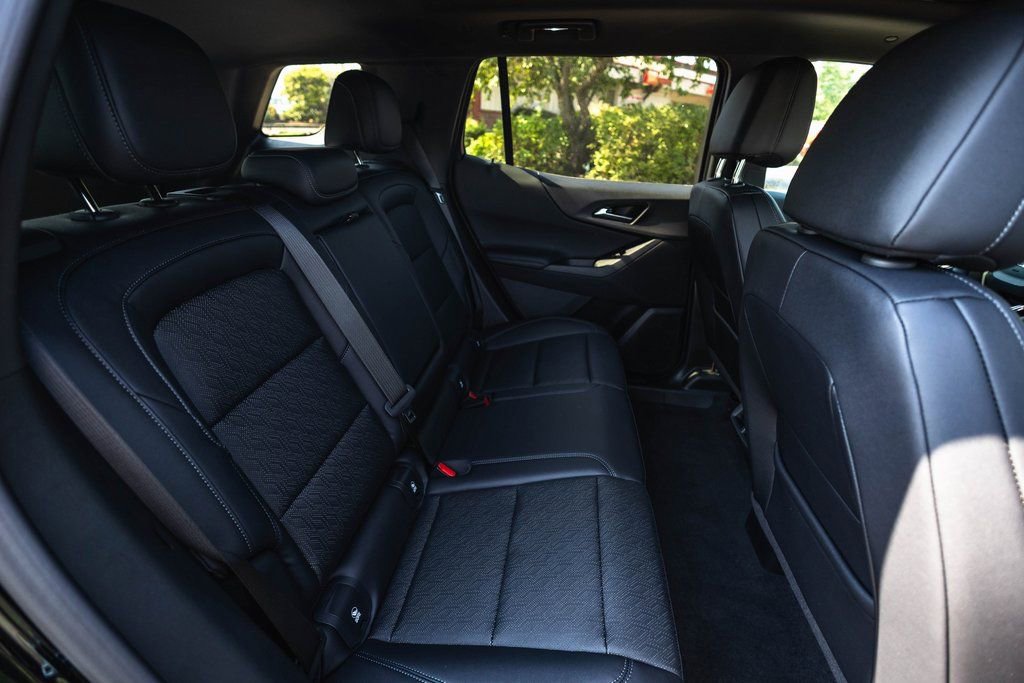 New 2025 Chevrolet Equinox LT w/ Convenience Package II image 21