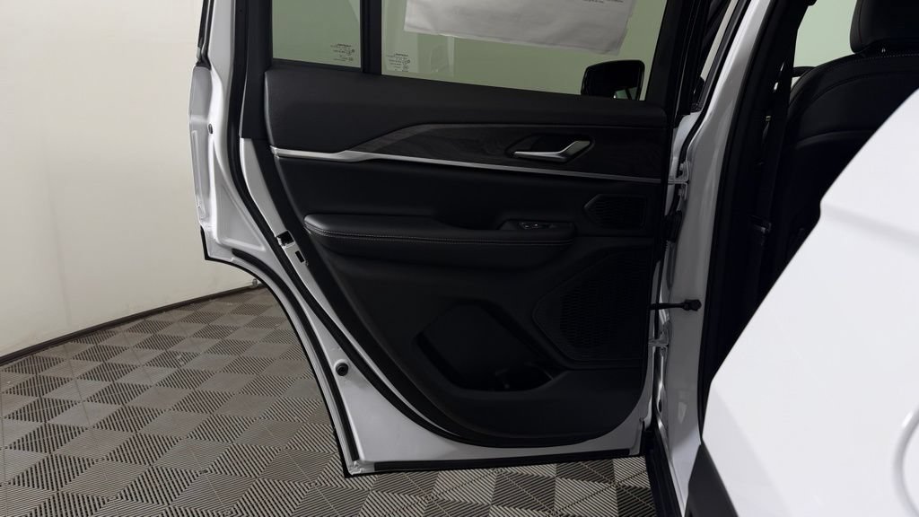 New 2026 Jeep Grand Cherokee Limited AWD/4WD image 24