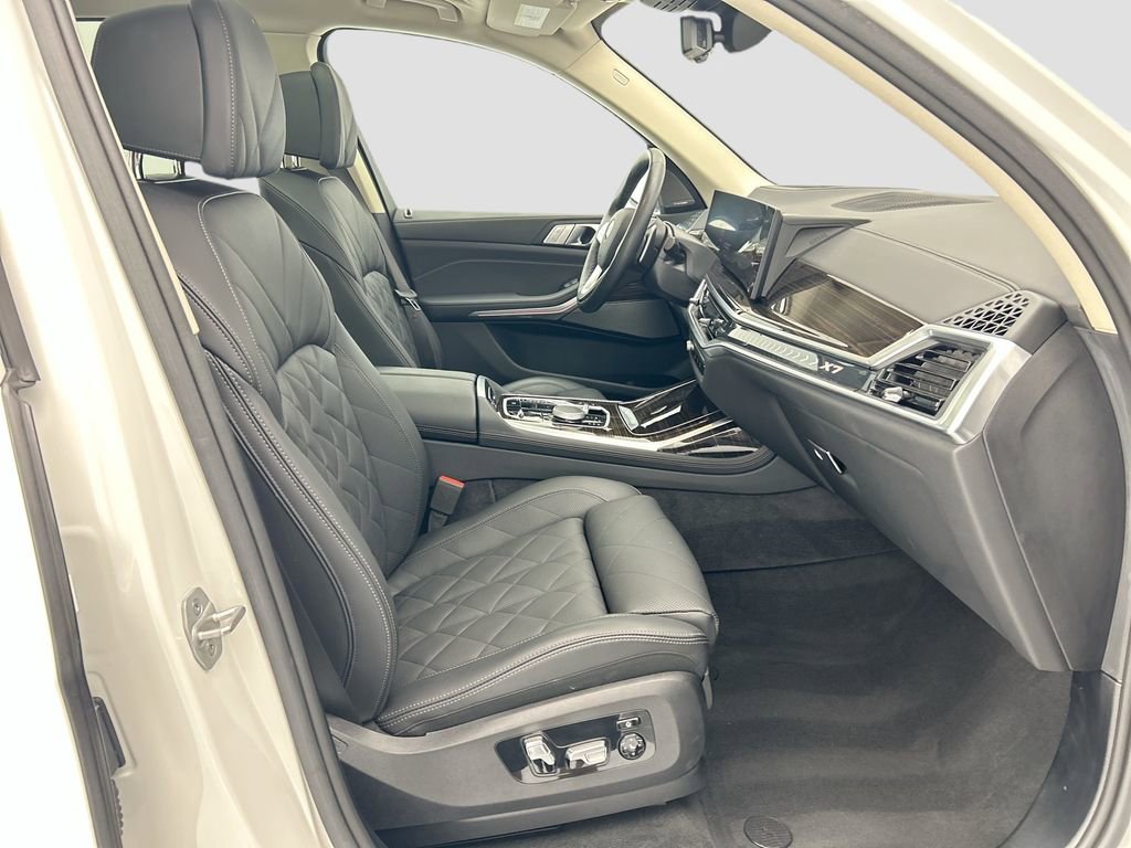 Used 2026 BMW X7 xDrive40i image 19