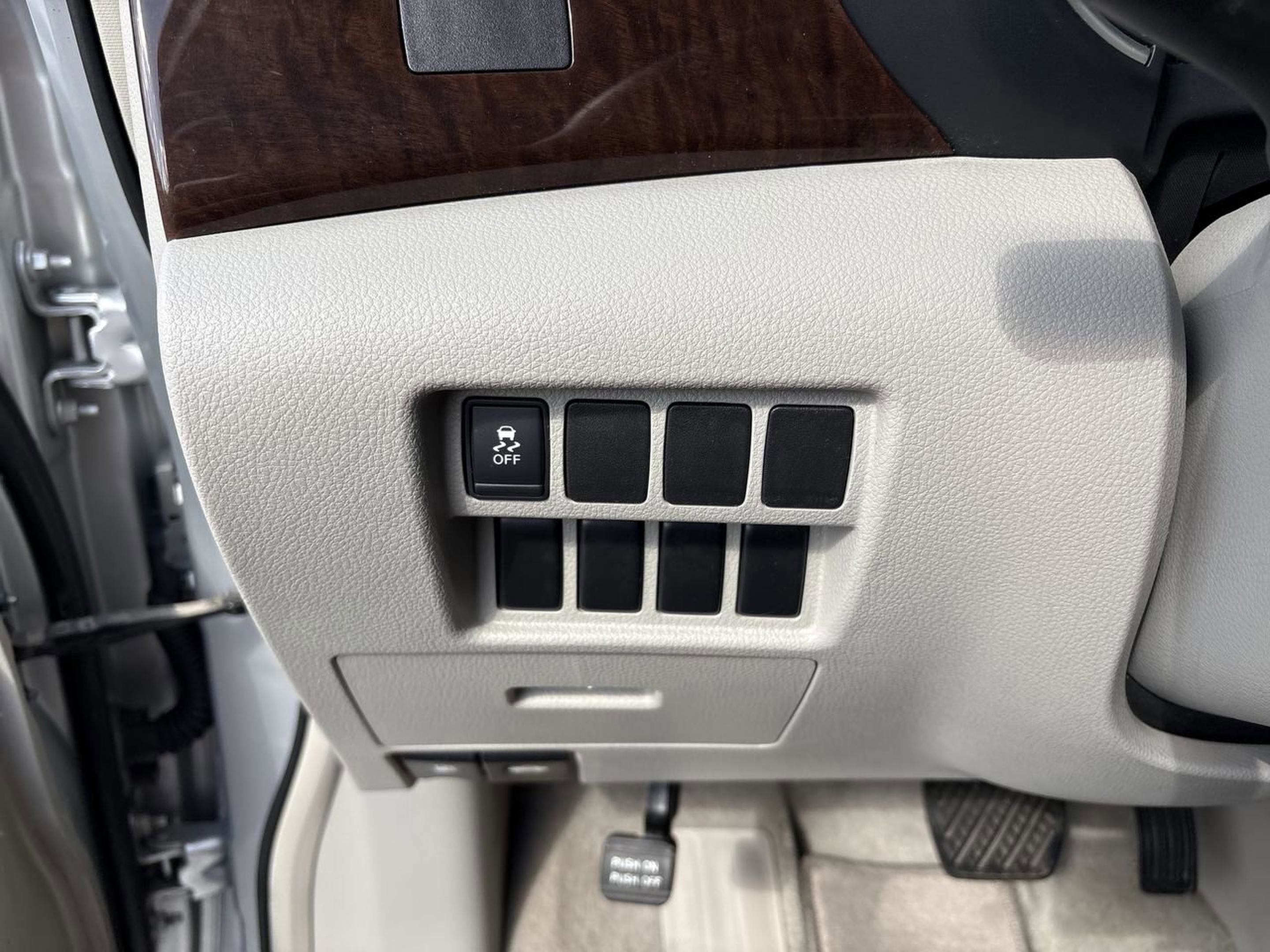 Used 2014 Nissan Quest S FWD image 14