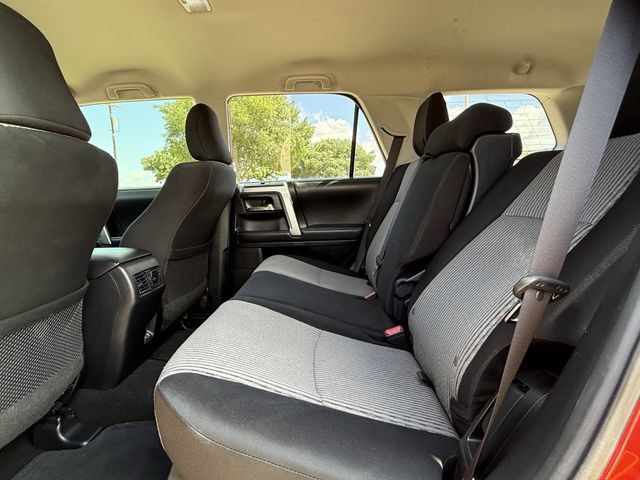 Used 2020 Toyota 4Runner SR5 AWD/4WD image 27