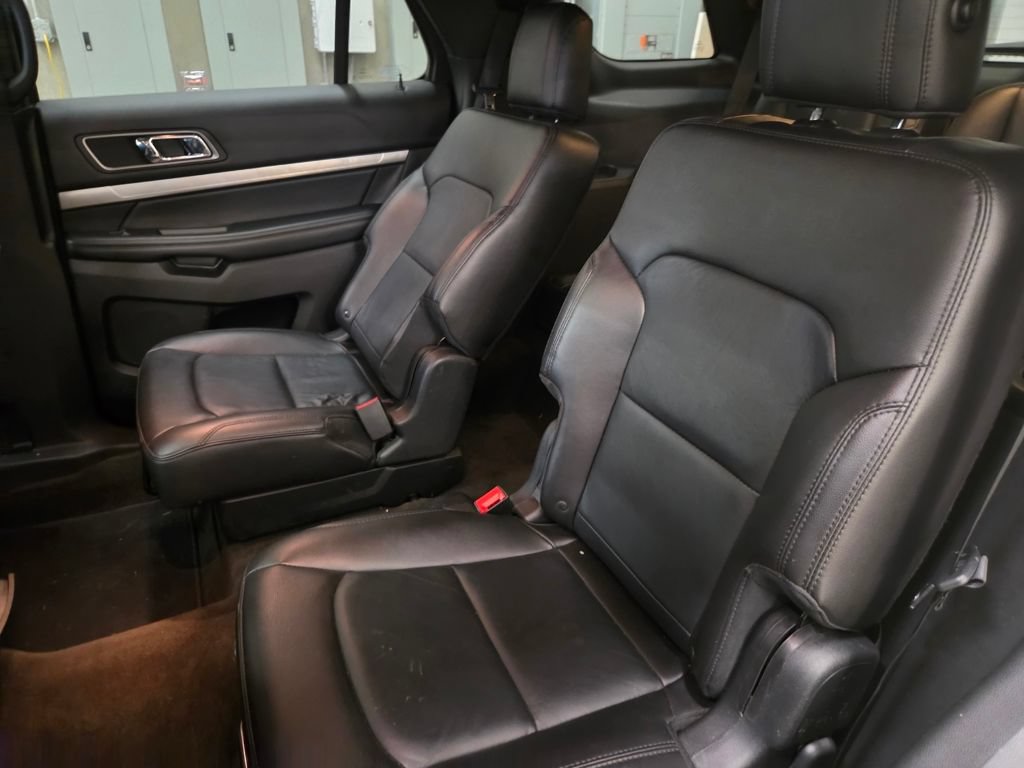 Used 2018 Ford Explorer XLT w/ Equipment Group 202A AWD/4WD image 20