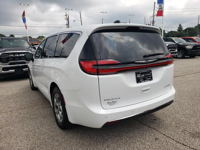 Used 2024 Chrysler Pacifica Limited FWD image 6