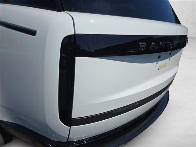 New 2025 Land Rover Range Rover SE image 30