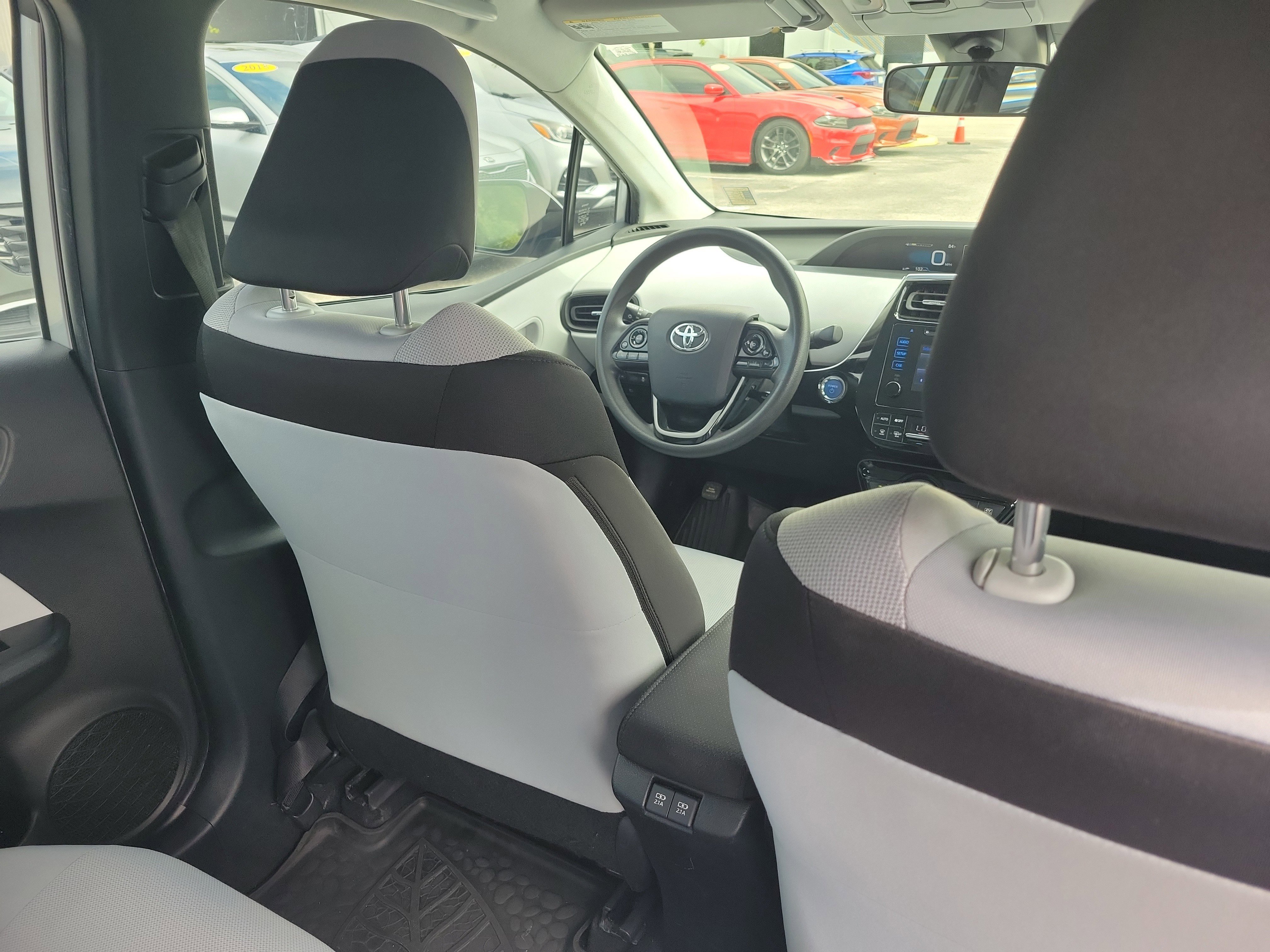 Used 2019 Toyota Prius L Eco FWD image 12