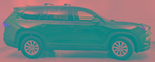 Used 2024 Toyota Grand Highlander XLE image 2