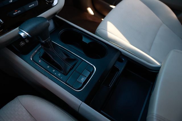 Used 2018 Kia Sedona L image 40