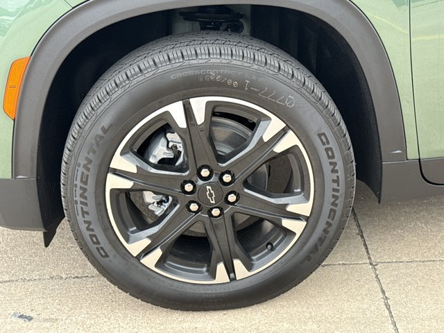 New 2027 Chevrolet Traverse LT w/ Sun and Wheel Package FWD image 16