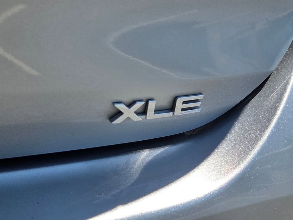 Certified 2024 Toyota Highlander XLE FWD image 11