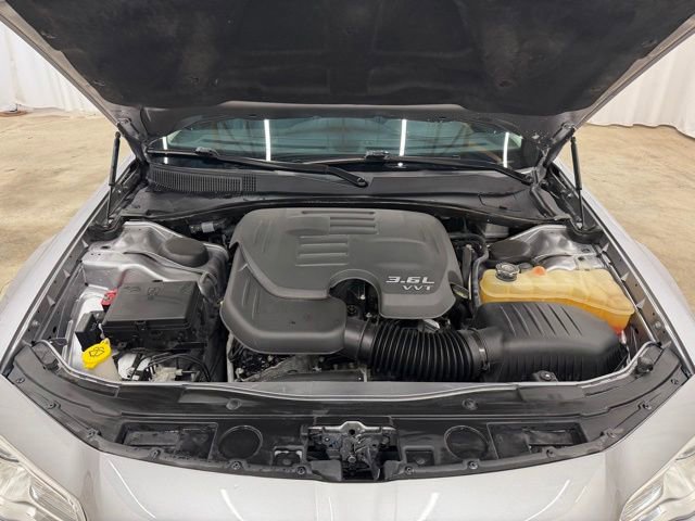 Used 2017 Chrysler 300 C w/ Safetytec Plus Group AWD/4WD image 21