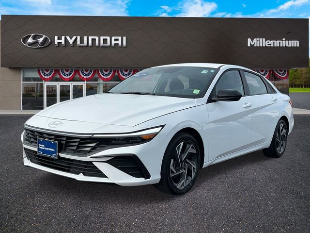 Certified 2025 Hyundai Elantra SEL image 2