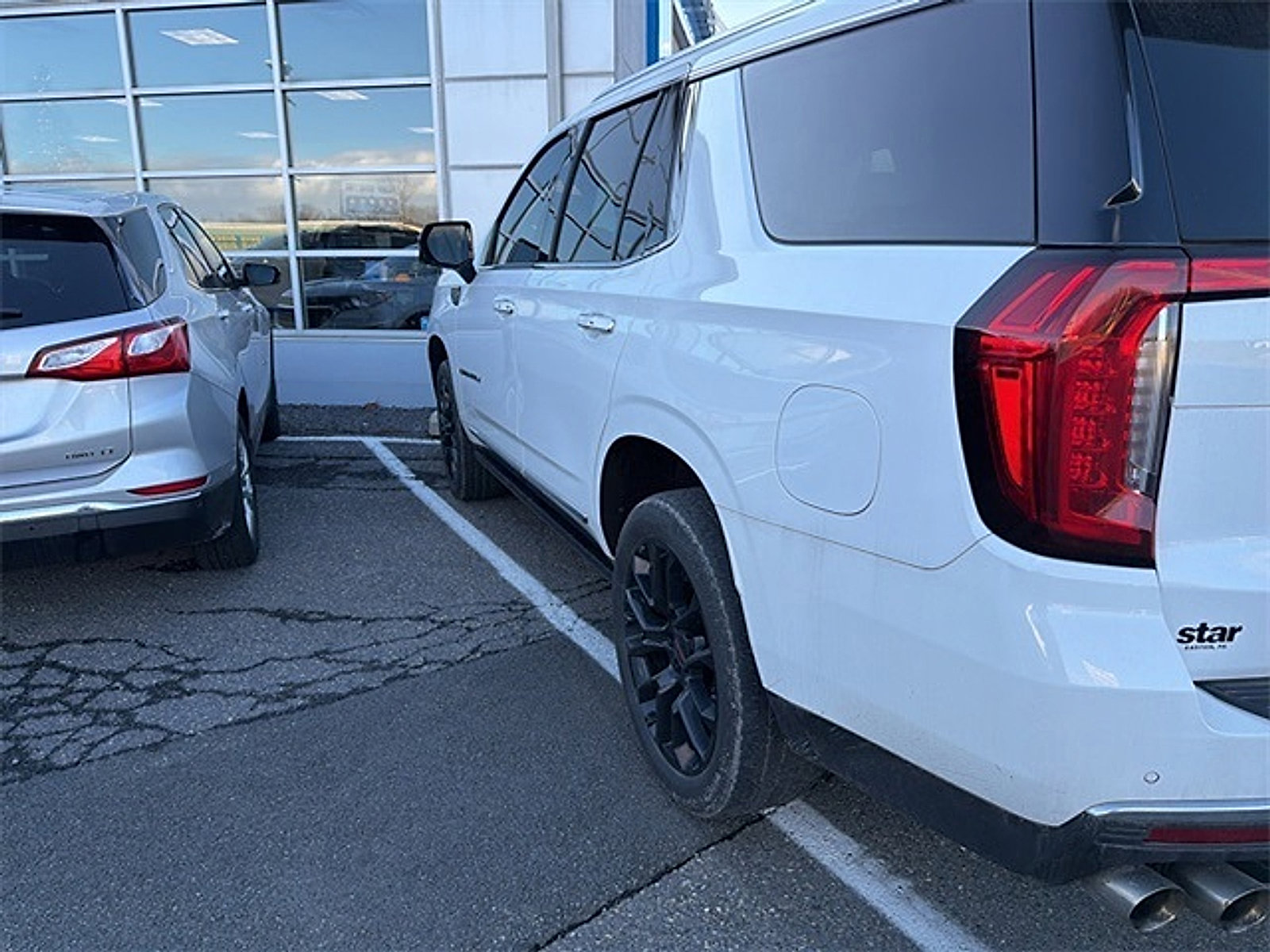 Certified 2023 GMC Yukon Denali image 2
