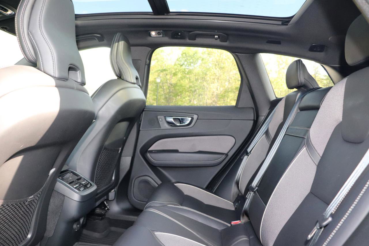 Used 2021 Volvo XC60 T5 R-Design w/ Advanced Package image 33