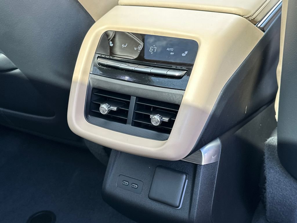 Used 2024 Cadillac Lyriq Luxury w/ Nappa Leather Package AWD/4WD image 16