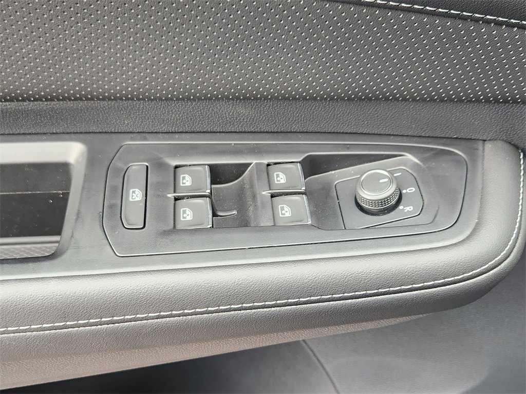 New 2025 Volkswagen Atlas Cross Sport SE image 4