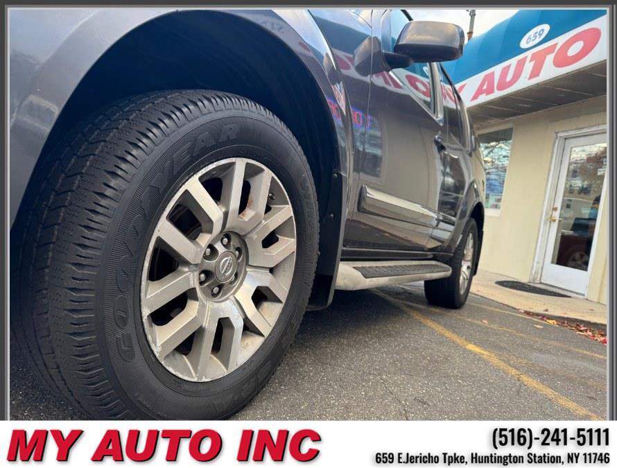 Used 2012 Nissan Pathfinder LE AWD/4WD image 10