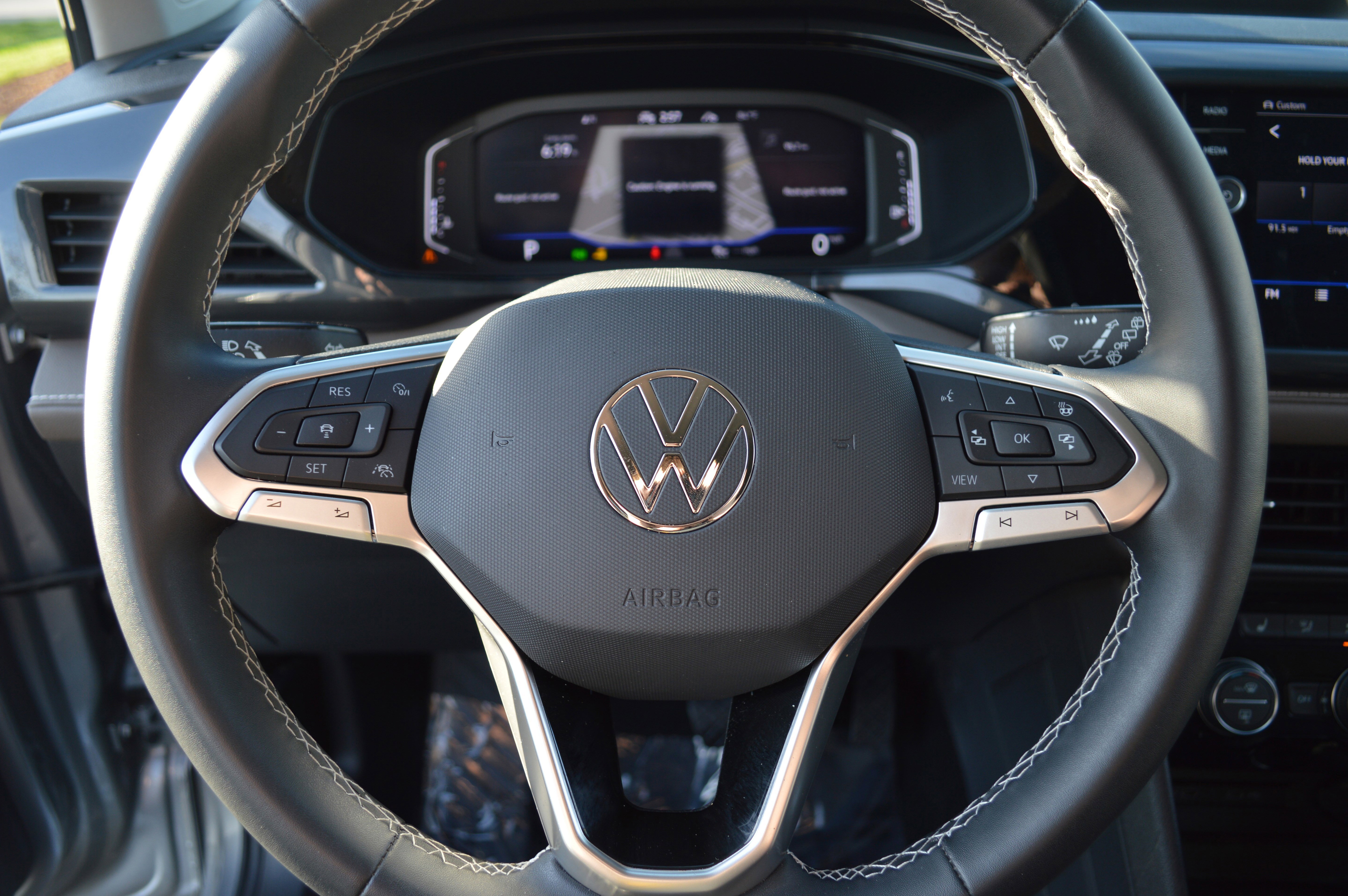 Used 2022 Volkswagen Taos SEL image 14