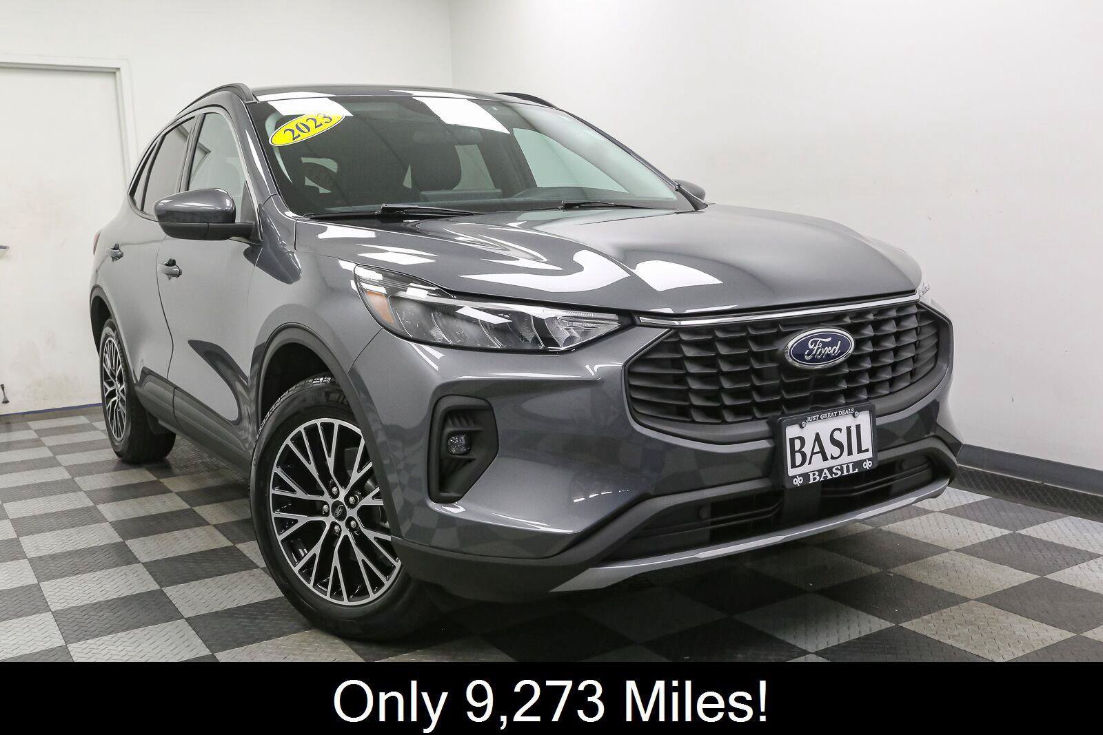 Used 2023 Ford Escape SE FWD image 2