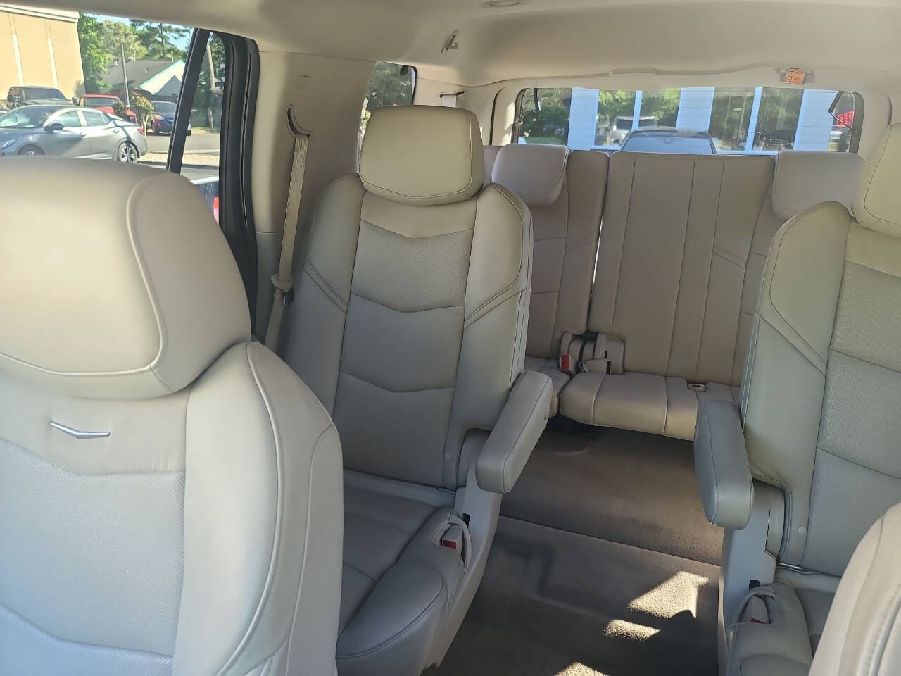 Used 2019 Cadillac Escalade Luxury AWD/4WD image 24