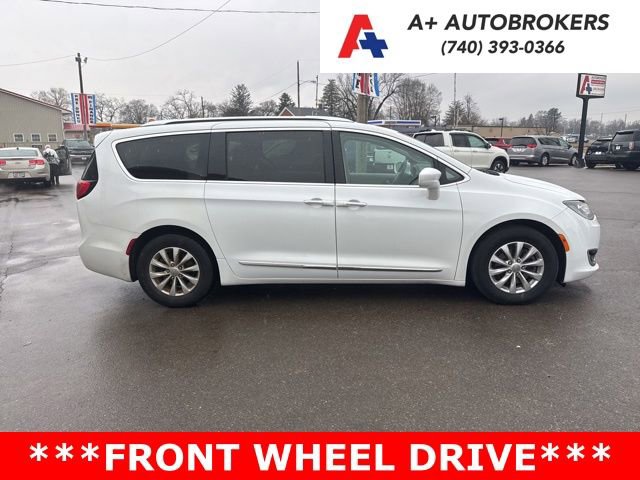 Used 2019 Chrysler Pacifica Touring-L image 2