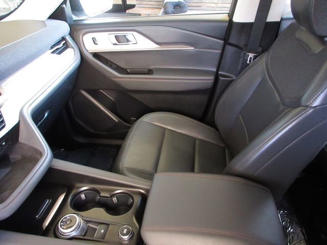 Certified 2025 Ford Explorer Active w/ Active Comfort Package RWD image 23