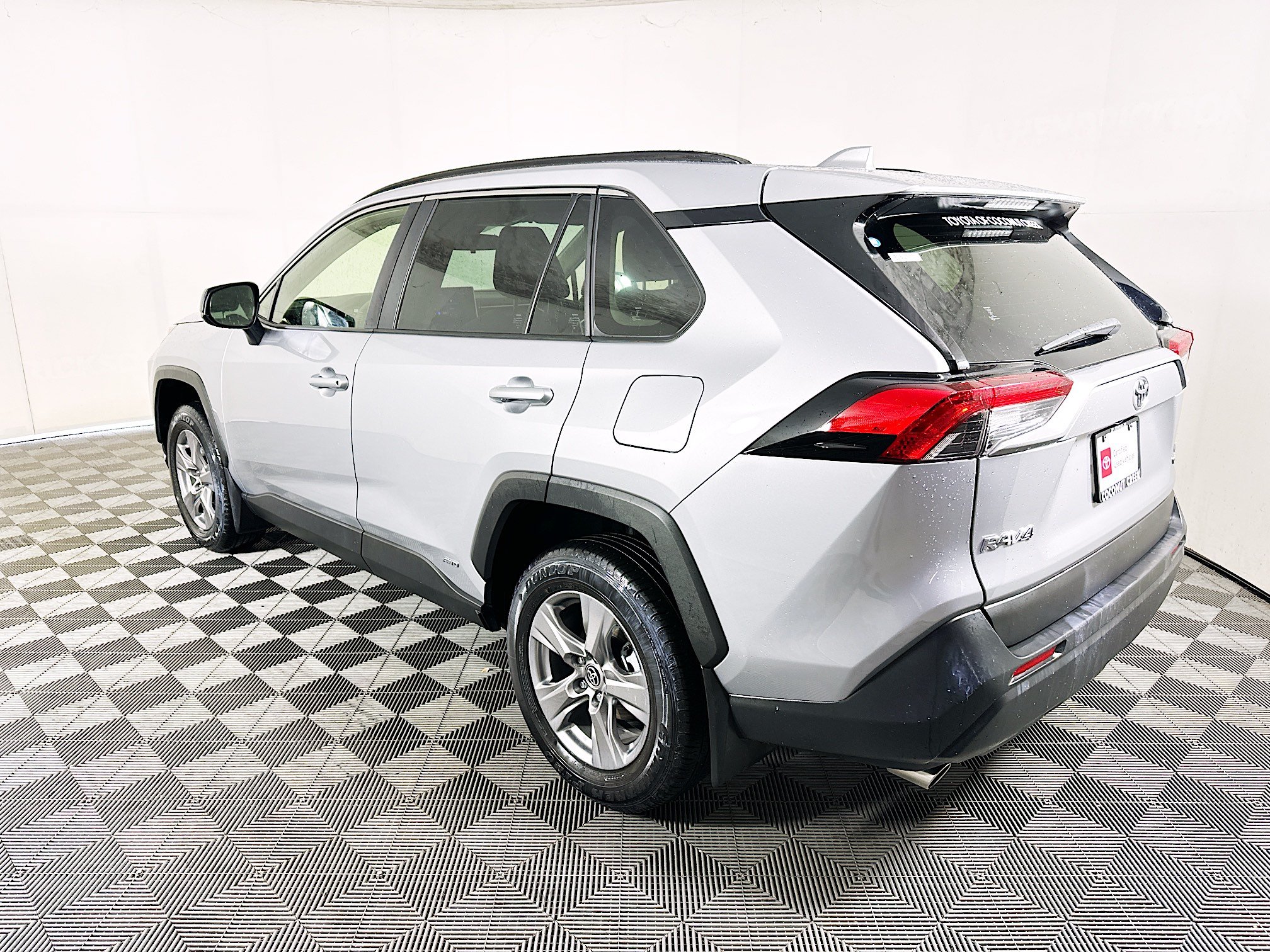 Certified 2025 Toyota RAV4 LE AWD/4WD image 5