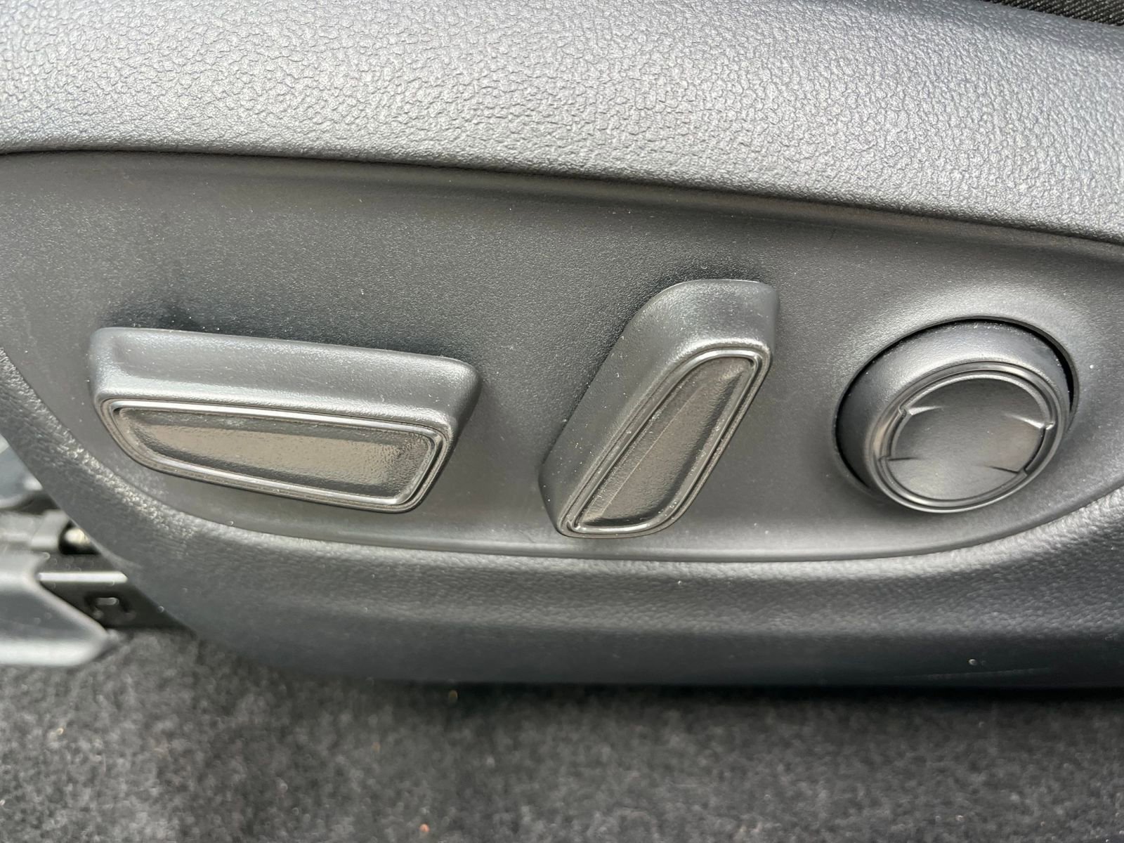 Used 2025 Toyota RAV4 XLE image 23