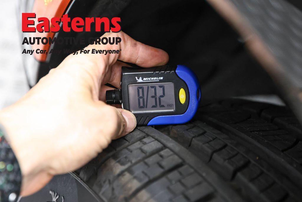 Used 2024 Jeep Wagoneer Series III w/ Premium Group I AWD/4WD image 33