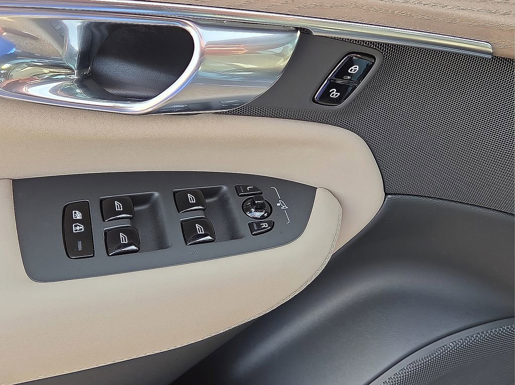 New 2026 Volvo XC90 B6 Plus w/ Protection Package Premier AWD/4WD image 22